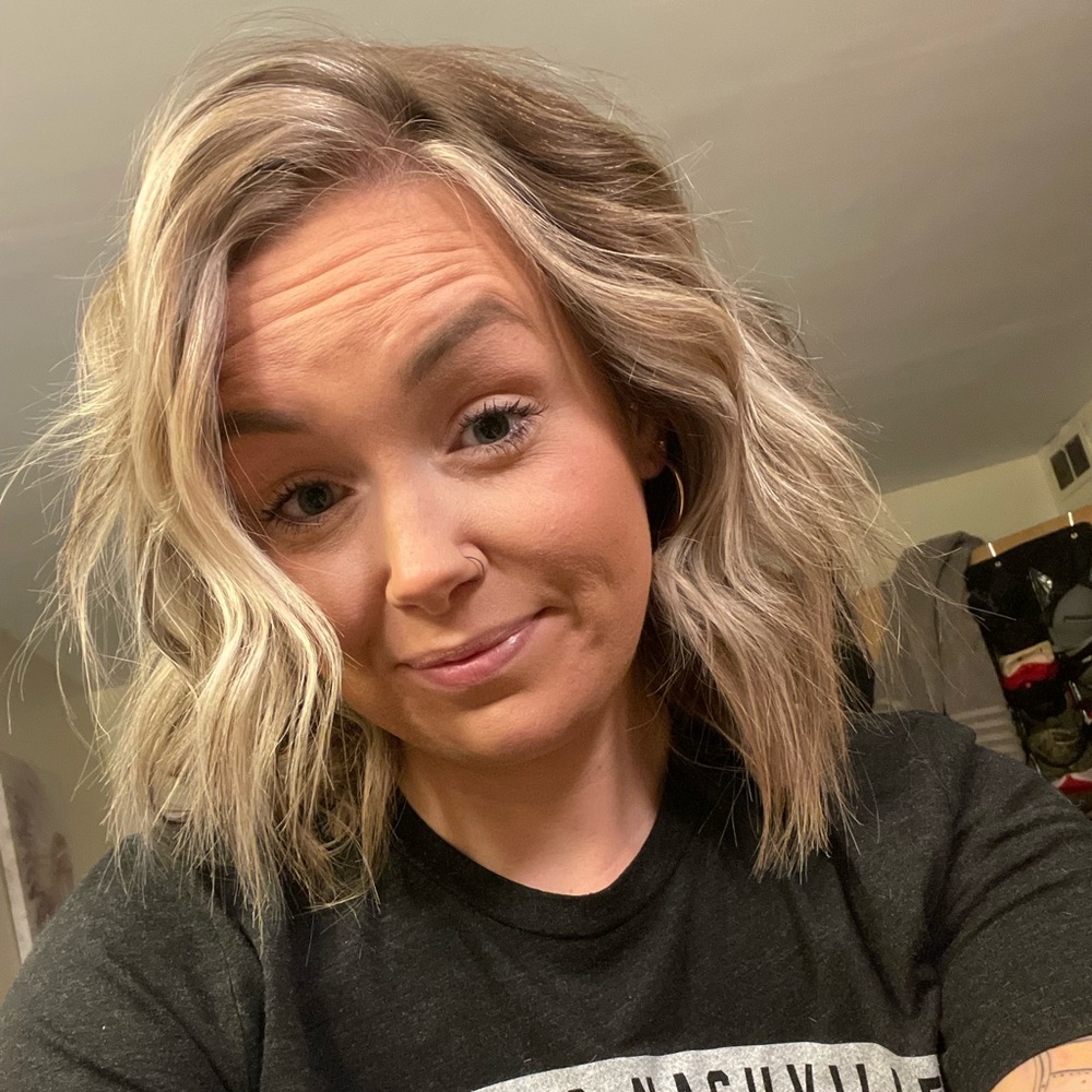 Meet your Posher, Alexia